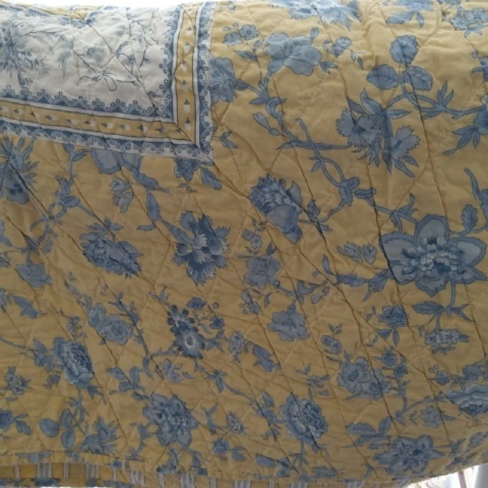 WILLIAMS SONOMA💥Nwot💥Yellow & Blue Floral Quilted Reversible Tablecloth/Quilt